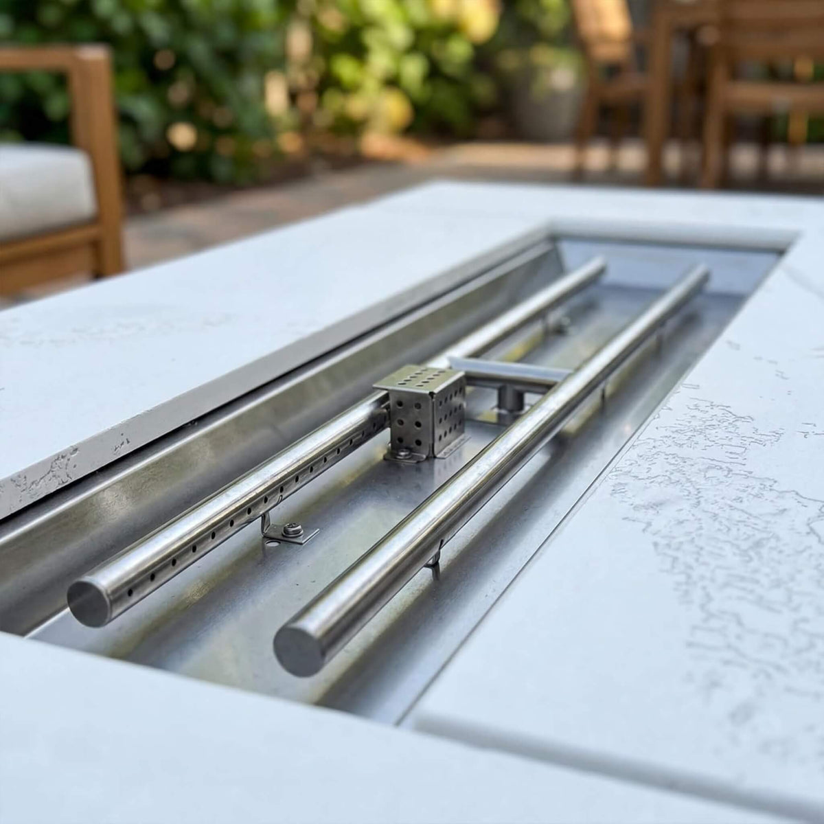 71-Inch Outdoor 60K BTU Fire Pit Table With Wind Guard (SAK41326)